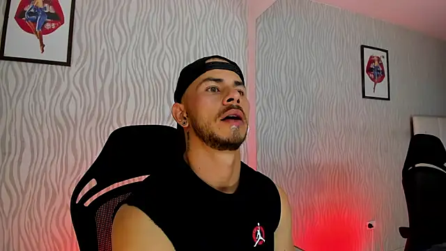 Snapshot of dylan_jacobx chatting on 11.21.25 dylan jacobx online show from 11.21.25