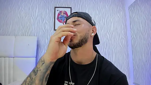 Snapshot of dylan_jacobx chatting on 12.15.25 dylan jacobx online show from 12.15.25