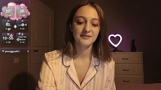 white liillyy online show from 11.10.25