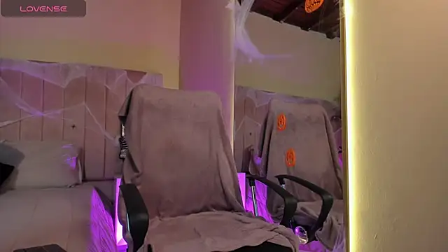 Mia mtnz02 online show from 10.24.25