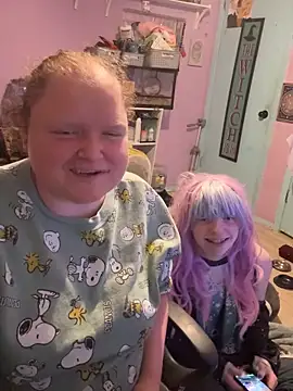 Snapshot of KadiSparkle chatting on 11.15.25 KadiSparkle online show from 11.15.25