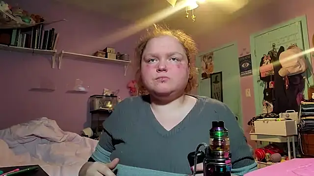 Snapshot of KadiSparkle chatting on 02.15.26 KadiSparkle online show from 02.15.26