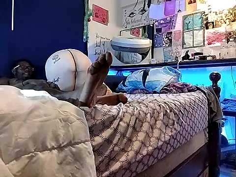 Snapshot of SnowBunny1224 chatting on 09.26.25 SnowBunny1224 online show from 09.26.25