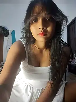 Snapshot of RAYI_Queen_2 chatting on 10.17.25 RAYI Queen 2 online show from 10.17.25