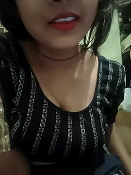 Snapshot of RAYI_Queen_2 chatting on 11.05.25 RAYI Queen 2 online show from 11.05.25