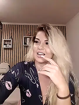 Mayaaaaaa  online show from 11.21.25