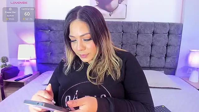 isabella horney  online show from 11.07.25