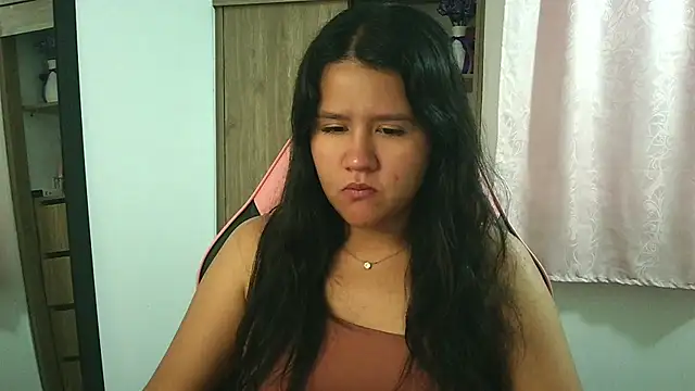 Oliviawatson1 online show from 11.26.25