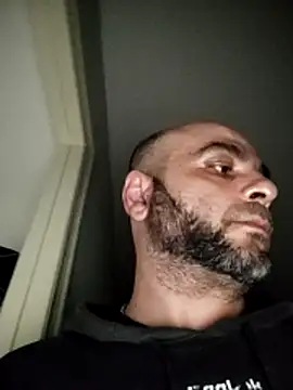 Snapshot of SmokedAlloy2 chatting on 11.30.25 SmokedAlloy2 online show from 11.30.25