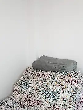 Snapshot of Valois2025 chatting on 09.30.25 Valois2025 online show from 09.30.25