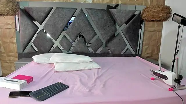 Selene  Lopez  online show from 04.20.26