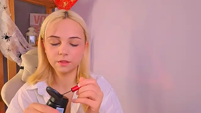 Charlotte Colinss online show from 10.25.25