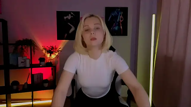 Snapshot of Charlotte_Colinss chatting on 04.30.26 Charlotte Colinss online show from 04.30.26