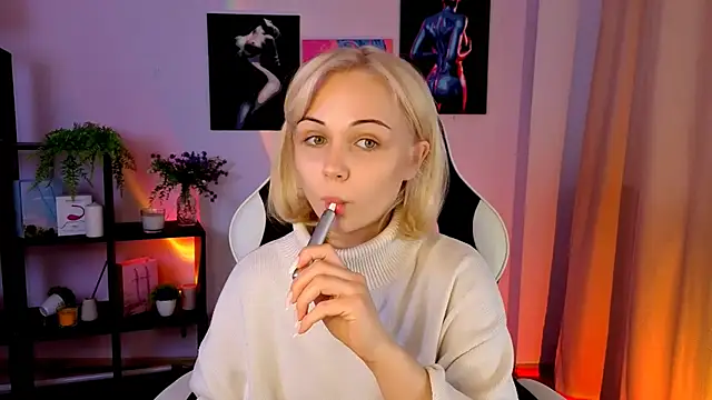 Snapshot of Charlotte_Colinss chatting on 05.15.26 Charlotte Colinss online show from 05.15.26