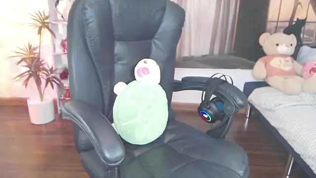 Suzie Wet Cave online show from 09.25.25