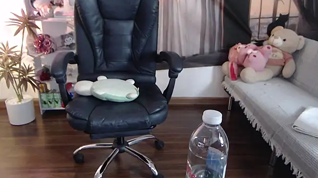 Suzie Wet Cave online show from 10.27.25