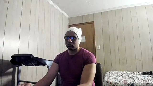 Snapshot of NaturalBeautyQueen chatting on 06.19.26 NaturalBeautyQueen online show from 06.19.26