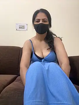 Snapshot of SashaPatel chatting on 11.16.25 SashaPatel online show from 11.16.25