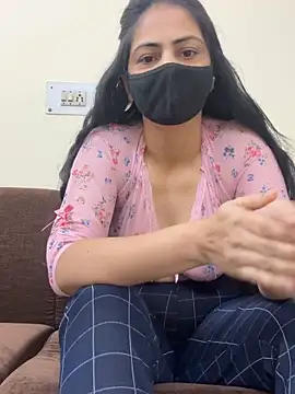 Snapshot of SashaPatel chatting on 11.28.25 SashaPatel online show from 11.28.25