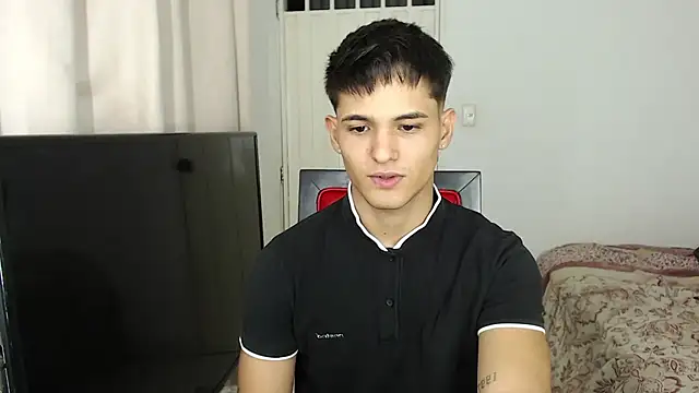 Snapshot of Alex_mojica chatting on 10.29.25 Alex mojica online show from 10.29.25