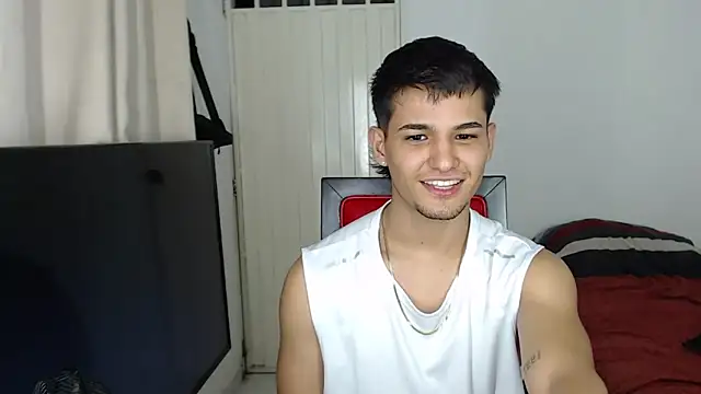 Snapshot of Alex_mojica chatting on 11.08.25 Alex mojica online show from 11.08.25