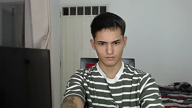 Snapshot of Alex_mojica chatting on 11.21.25 Alex mojica online show from 11.21.25