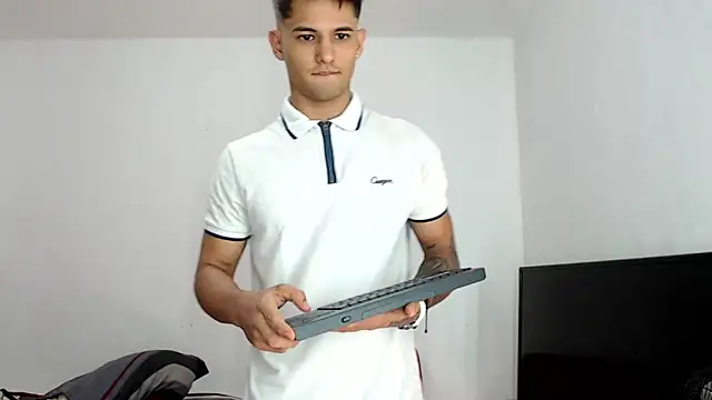 Snapshot of Alex_mojica chatting on 12.14.25 Alex mojica online show from 12.14.25