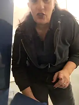 Snapshot of monella821 chatting on 11.28.25 monella821 online show from 11.28.25