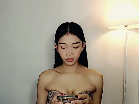 holyakiesha online show from 11.15.25