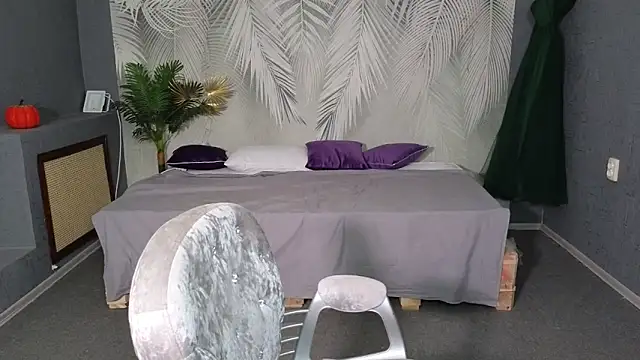 Eloisa Eliot online show from 11.04.25