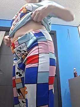 Snapshot of vaneza1999 chatting on 09.27.25 vaneza1999 online show from 09.27.25