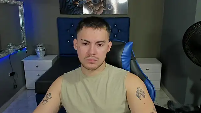 Snapshot of BrunoWalkerr chatting on 09.11.25 BrunoWalkerr online show from 09.11.25