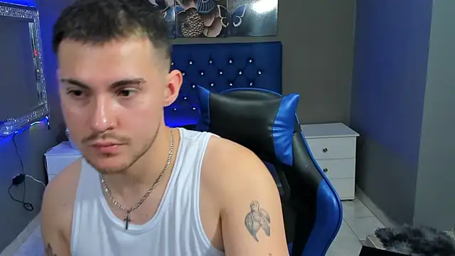 Snapshot of BrunoWalkerr chatting on 09.12.25 BrunoWalkerr online show from 09.12.25