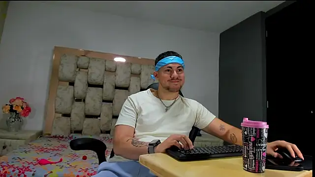 Snapshot of BrunoWalkerr chatting on 09.14.25 BrunoWalkerr online show from 09.14.25