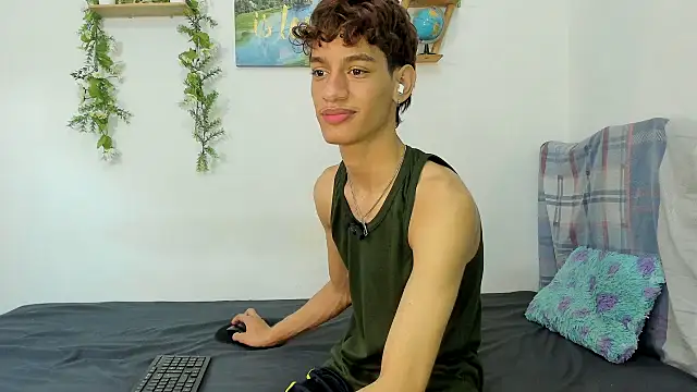 Snapshot of Peterfrost19 chatting on 10.03.25 Peterfrost19 online show from 10.03.25