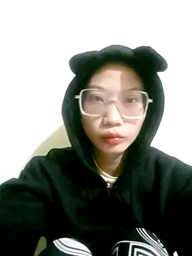 Snapshot of Joywhar chatting on 11.27.25 Joywhar online show from 11.27.25