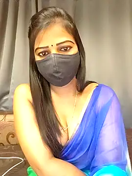 Snapshot of Misss-julli chatting on 11.05.25 Misss-julli online show from 11.05.25