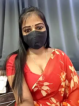 Snapshot of Misss-julli chatting on 11.14.25 Misss-julli online show from 11.14.25