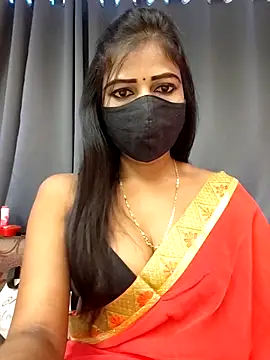 Snapshot of Misss-julli chatting on 12.05.25 Misss-julli online show from 12.05.25