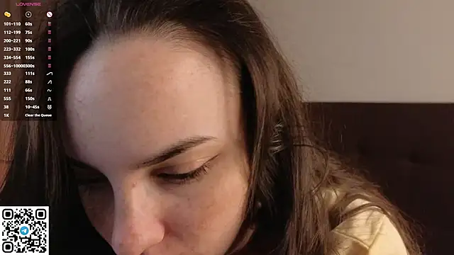 Snapshot of VanessaGrome chatting on 09.17.25 VanessaGrome online show from 09.17.25