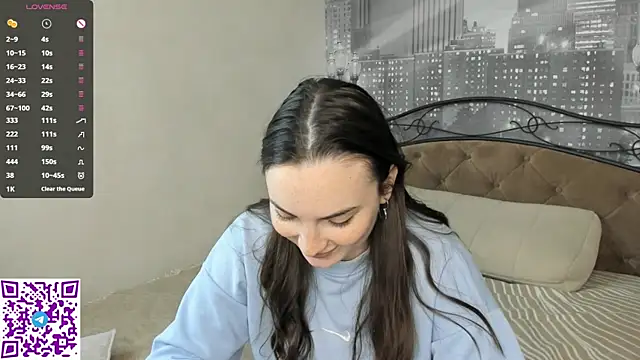 Snapshot of VanessaGrome chatting on 09.30.25 VanessaGrome online show from 09.30.25