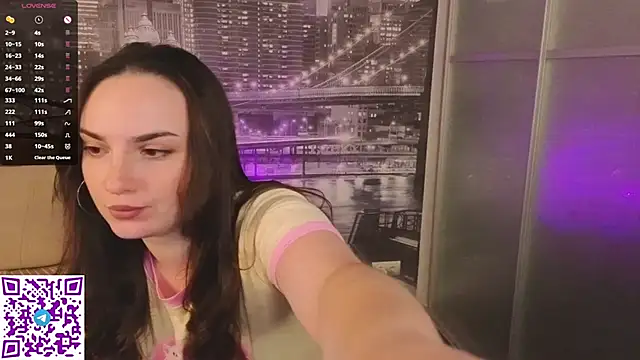 Snapshot of VanessaGrome chatting on 10.02.25 VanessaGrome online show from 10.02.25