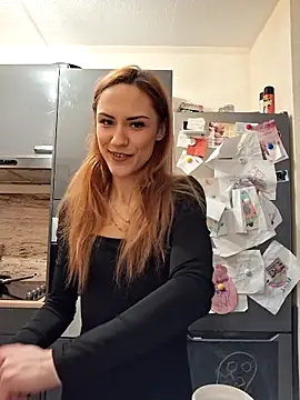 SlimBellaa online show from 12.21.25