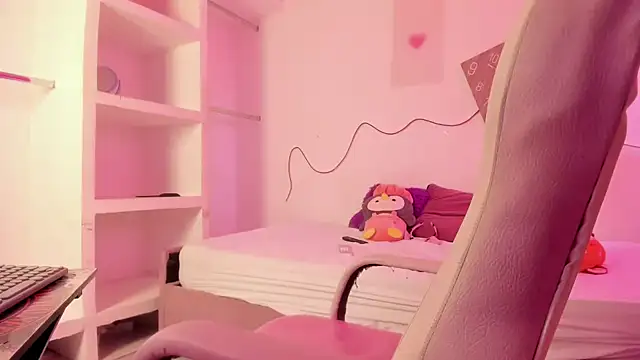 Snapshot of Valy_hot chatting on 10.17.25 Valy hot online show from 10.17.25