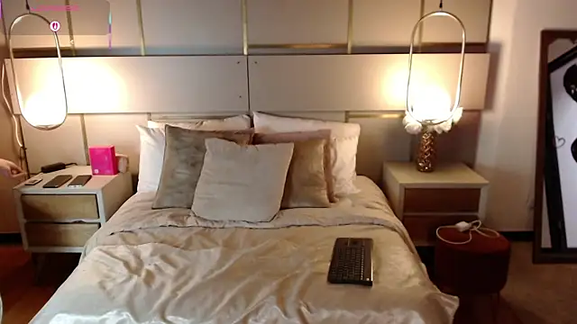 Lina Montclair online show from 10.25.25