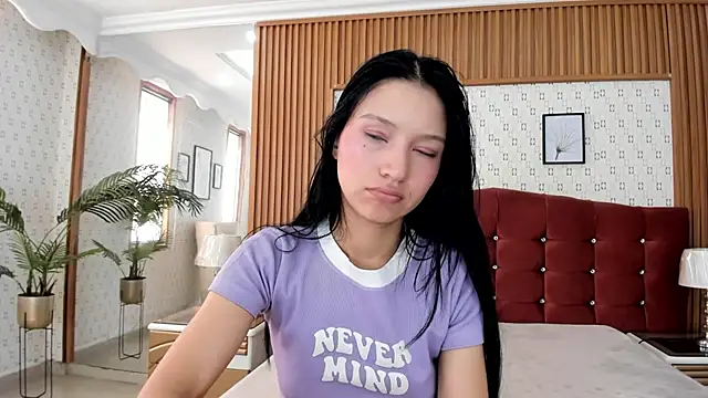 Sophie Calloway online show from 04.18.26