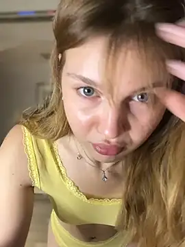 Snapshot of Emaline_Fane chatting on 06.20.26 Emaline Fane online show from 06.20.26
