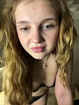 Snapshot of Emaline_Fane chatting on 07.10.26 Emaline Fane online show from 07.10.26