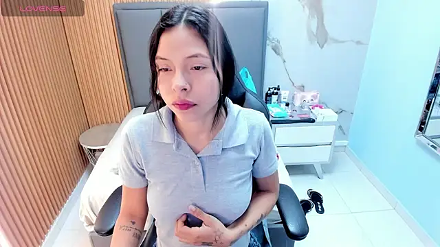 Snapshot of Isisleroy1 chatting on 10.17.25 Isisleroy1 online show from 10.17.25