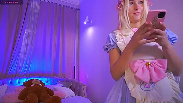 LilElfie online show from 09.26.25